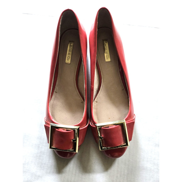 Louise et Cie Women's 'Brianna' Buckle Toe Pump Pink patent leather, US 8.5 - Picture 3 of 12